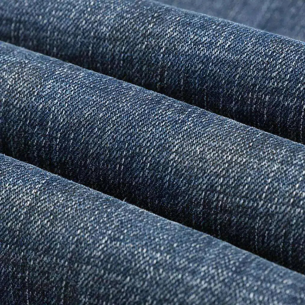 Narrowing men's dark jeans