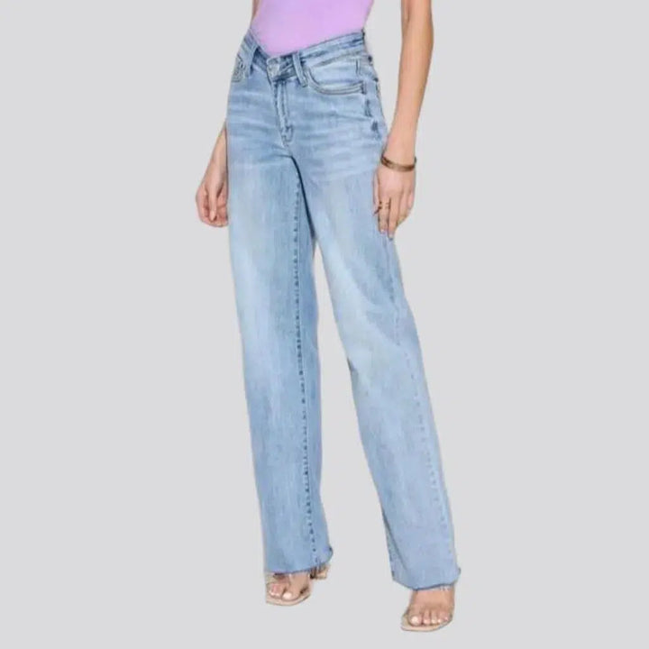 Light-wash women's whiskered jeans